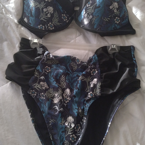 Black two piece bathing suit - Picture 4 of 4